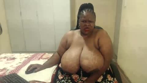 Snapshot of sweetnoziexxx chatting on January 15, 9:02 am sweetnoziexxx online show from January 15, 9:02 am