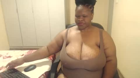 Snapshot of sweetnoziexxx chatting on January 28, 6:07 pm sweetnoziexxx online show from January 28, 6:07 pm