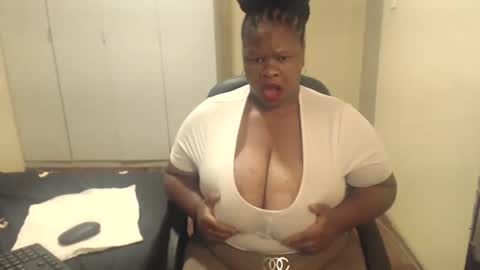 Snapshot of sweetnoziexxx chatting on February 2, 3:32 am sweetnoziexxx online show from February 2, 3:32 am