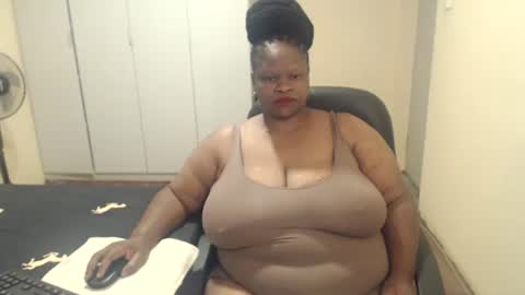 Snapshot of sweetnoziexxx chatting on February 5, 6:56 am sweetnoziexxx online show from February 5, 6:56 am