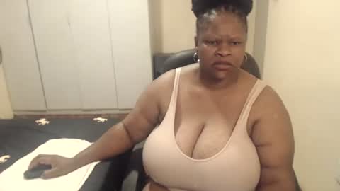 Snapshot of sweetnoziexxx chatting on February 8, 10:07 am sweetnoziexxx online show from February 8, 10:07 am