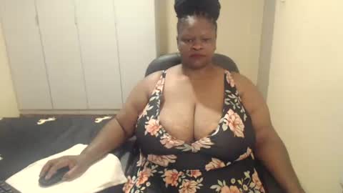 Snapshot of sweetnoziexxx chatting on February 12, 5:58 am sweetnoziexxx online show from February 12, 5:58 am