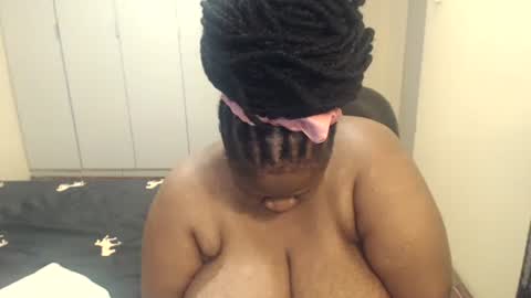 Snapshot of sweetnoziexxx chatting on February 12, 12:01 pm sweetnoziexxx online show from February 12, 12:01 pm