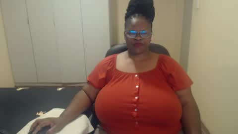 Snapshot of sweetnoziexxx chatting on February 17, 5:36 am sweetnoziexxx online show from February 17, 5:36 am