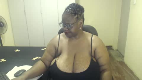Snapshot of sweetnoziexxx chatting on March 11, 5:49 am sweetnoziexxx online show from March 11, 5:49 am