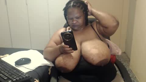 Snapshot of sweetnoziexxx chatting on October 17, 6:05 am sweetnoziexxx online show from October 17, 6:05 am