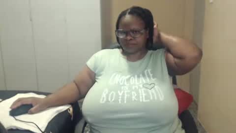 Snapshot of sweetnoziexxx chatting on October 25, 4:20 am sweetnoziexxx online show from October 25, 4:20 am