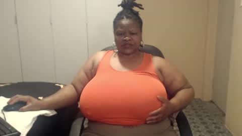 Snapshot of sweetnoziexxx chatting on November 2, 12:46 am sweetnoziexxx online show from November 2, 12:46 am