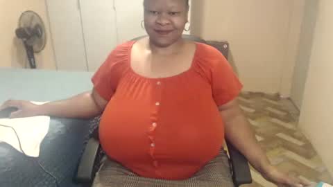 Snapshot of sweetnoziexxx chatting on May 3, 4:07 am sweetnoziexxx online show from May 3, 4:07 am