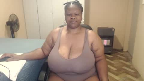 Snapshot of sweetnoziexxx chatting on May 8, 5:24 am sweetnoziexxx online show from May 8, 5:24 am