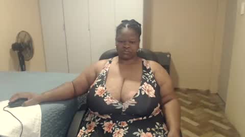 Snapshot of sweetnoziexxx chatting on May 17, 3:37 am sweetnoziexxx online show from May 17, 3:37 am