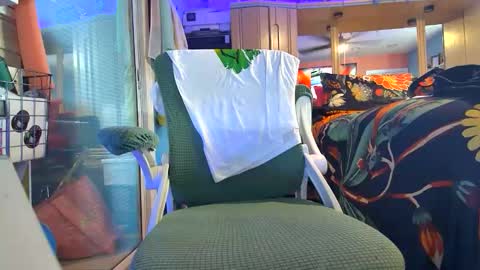 WeAim2PZzz online show from April 19, 3:44 pm