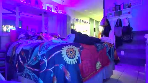 WeAim2PZzz online show from April 20, 7:33 am