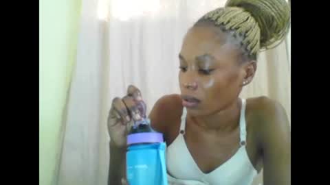 Snapshot of sweetpetite254 chatting on February 8, 1:11 pm ESTHER online show from February 8, 1:11 pm