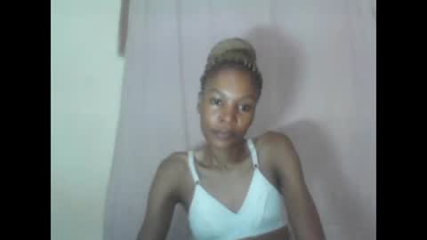Snapshot of sweetpetite254 chatting on February 16, 1:58 am ESTHER online show from February 16, 1:58 am