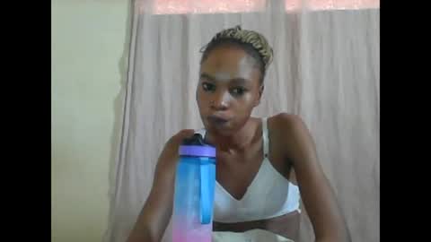 Snapshot of sweetpetite254 chatting on March 2, 12:54 pm ESTHER online show from March 2, 12:54 pm