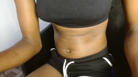 Snapshot of sweetpussy135 chatting on October 22, 6:18 pm slim ivy online show from October 22, 6:18 pm