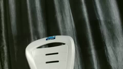 Snapshot of sweetpussy135 chatting on November 23, 4:12 am slim ivy online show from November 23, 4:12 am