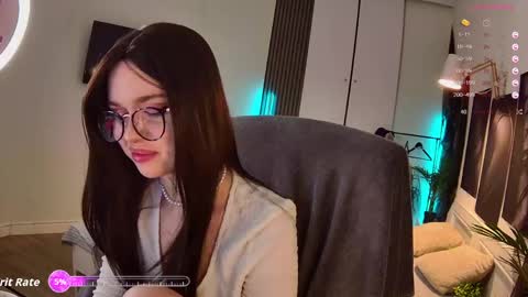 Alice online show from April 28, 9:09 pm