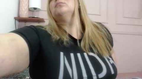 Snapshot of sweetrouse__ chatting on October 12, 2:21 am Call me Rouse online show from October 12, 2:21 am