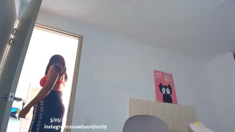 Snapshot of sweetsarafoxxx chatting on May 5, 3:31 pm Sara Sofia Libra online show from May 5, 3:31 pm