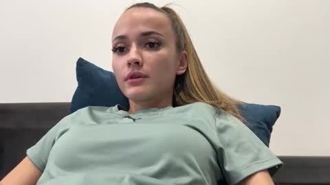 sweetsatalana online show from April 4, 3:20 pm