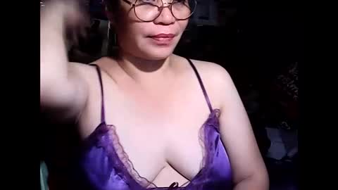 Snapshot of sweetsexyfiona431 chatting on January 6, 2:10 pm sweetsexyfiona431 online show from January 6, 2:10 pm