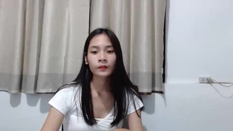 Mia online show from December 6, 8:48 am