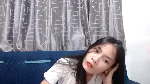 Mia online show from December 8, 11:03 am