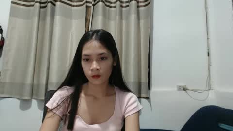 Mia online show from December 11, 11:41 am