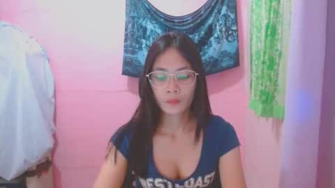Snapshot of sweetsexygirl20 chatting on May 15, 12:45 pm Mia online show from May 15, 12:45 pm