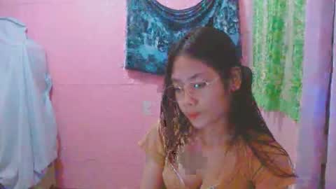 Snapshot of sweetsexygirl20 chatting on May 17, 1:18 pm Mia online show from May 17, 1:18 pm