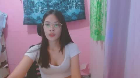 Snapshot of sweetsexygirl20 chatting on June 13, 6:00 am Mia online show from June 13, 6:00 am