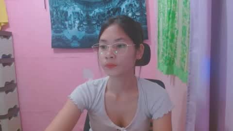Mia online show from June 26, 6:29 am