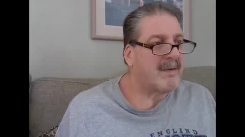 Snapshot of sweetsforu326 chatting on December 17, 6:31 pm sweetbrowneyes623 online show from December 17, 6:31 pm