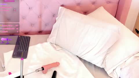 Snapshot of sweetsharon_ chatting on December 4, 1:42 pm Sharon  online show from December 4, 1:42 pm