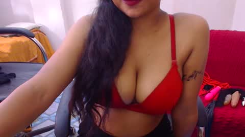 Snapshot of sweetsour18 chatting on May 29, 10:52 pm SweetSour online show from May 29, 10:52 pm