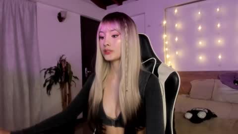 Cat independent model  online show from February 20, 5:23 am