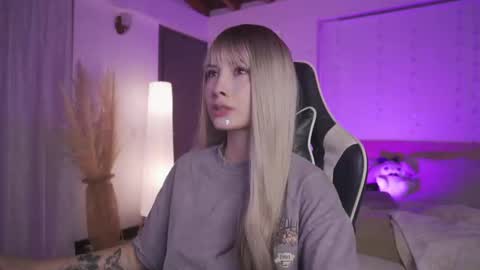 Cat independent model  online show from March 7, 6:46 am