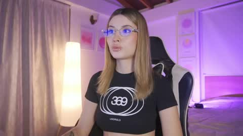 Snapshot of sweett_catt1 chatting on May 6, 2:08 am Cat independent model online show from May 6, 2:08 am