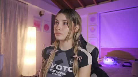 Snapshot of sweett_catt1 chatting on May 18, 4:07 am Cat independent model online show from May 18, 4:07 am