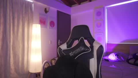 Snapshot of sweett_catt1 chatting on June 28, 6:25 pm Cat independent model online show from June 28, 6:25 pm