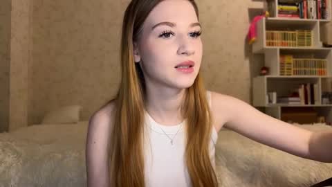 Snapshot of sweettbabyye chatting on September 13, 6:29 pm Lisa online show from September 13, 6:29 pm