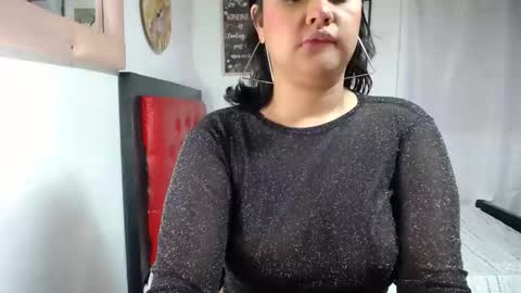 Snapshot of sweettei chatting on February 7, 11:12 am Me llamo Tara online show from February 7, 11:12 am