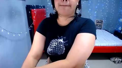 Snapshot of sweettei chatting on November 29, 11:13 am Me llamo Tara online show from November 29, 11:13 am