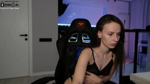 Snapshot of sweettooth20 chatting on September 26, 5:39 pm Leila and Alex online show from September 26, 5:39 pm