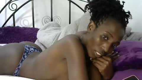 Snapshot of sweetvalariy chatting on February 17, 4:37 pm sweetvalariy online show from February 17, 4:37 pm