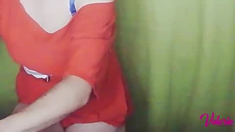 Snapshot of sweetvalerietinybig chatting on February 18, 4:26 am Valerie online show from February 18, 4:26 am