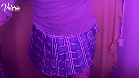 Snapshot of sweetvalerietinybig chatting on December 15, 4:17 am Valerie online show from December 15, 4:17 am