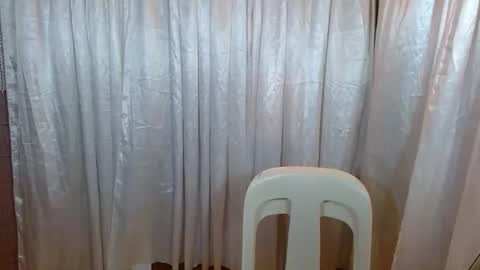 Snapshot of sweetvictoria2000 chatting on May 13, 7:17 am sweetvictoria2000 online show from May 13, 7:17 am